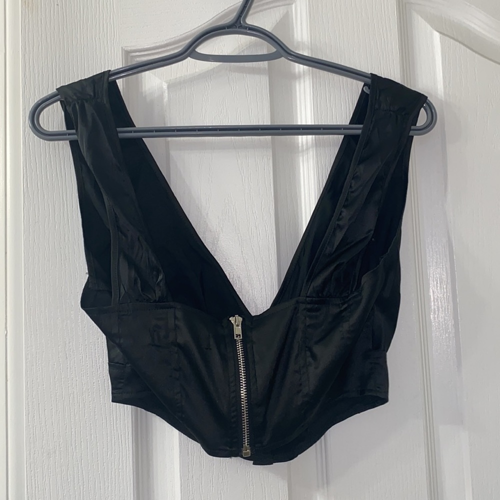 Missguided Cropped Tank - Picture 3 of 3